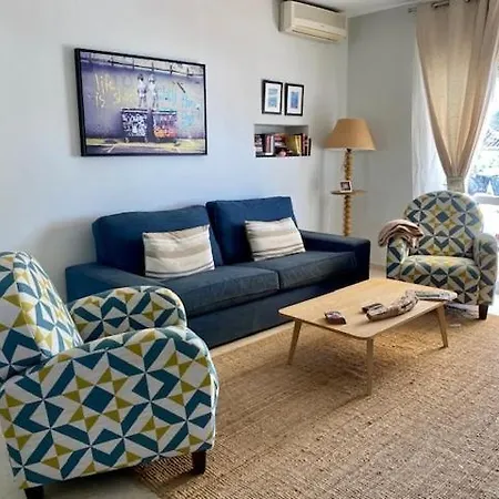 Apartment 2 Bedroom Boutique Apartment 200 Mts From The Beach *
