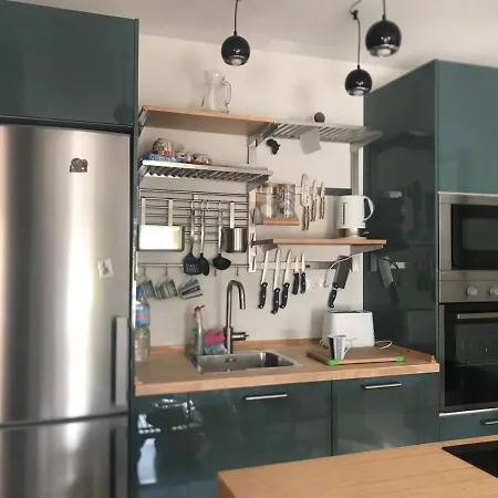 2 Bedroom Boutique Apartment 200 Mts From The Beach *