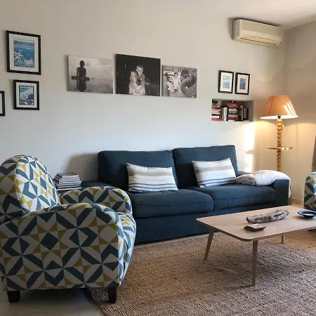 2 Bedroom Boutique Apartment 200 Mts From The Beach *