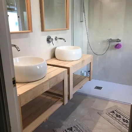 2 Bedroom Boutique Apartment 200 Mts From The Beach Apartment